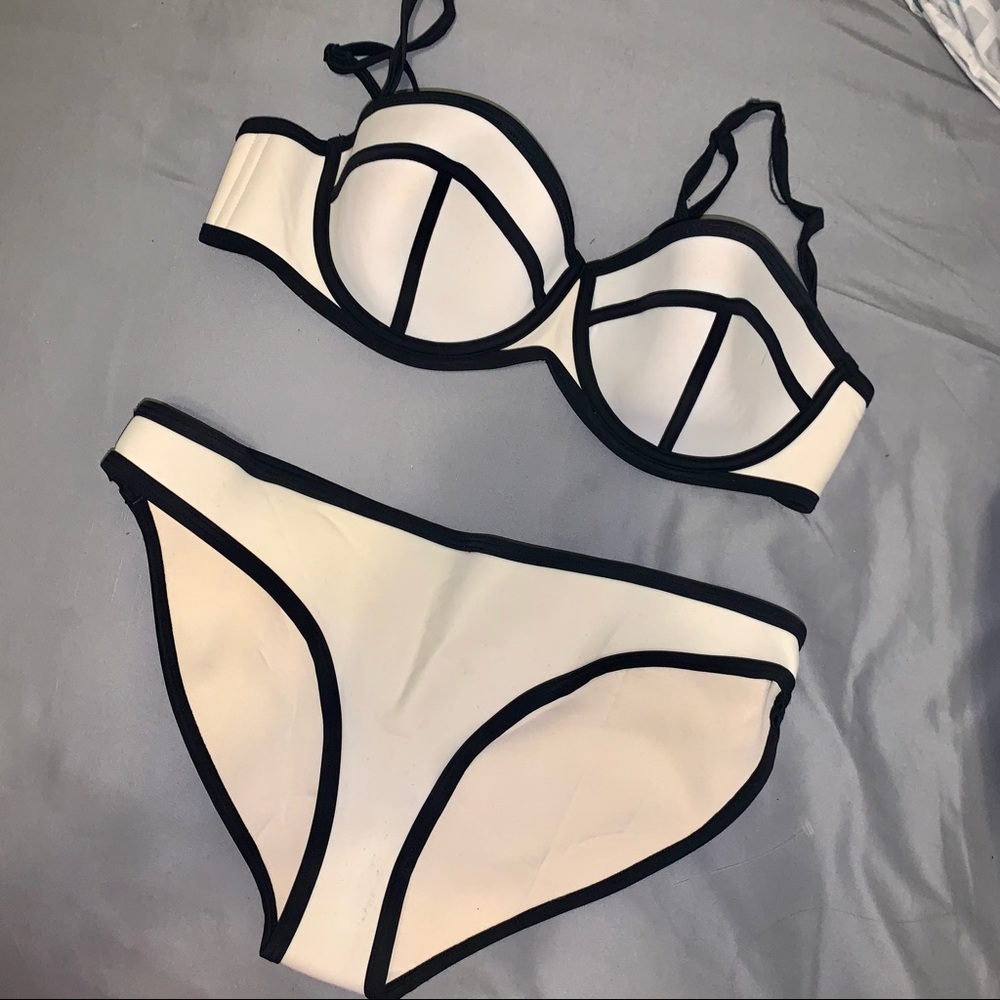 TRIANGL Bikini